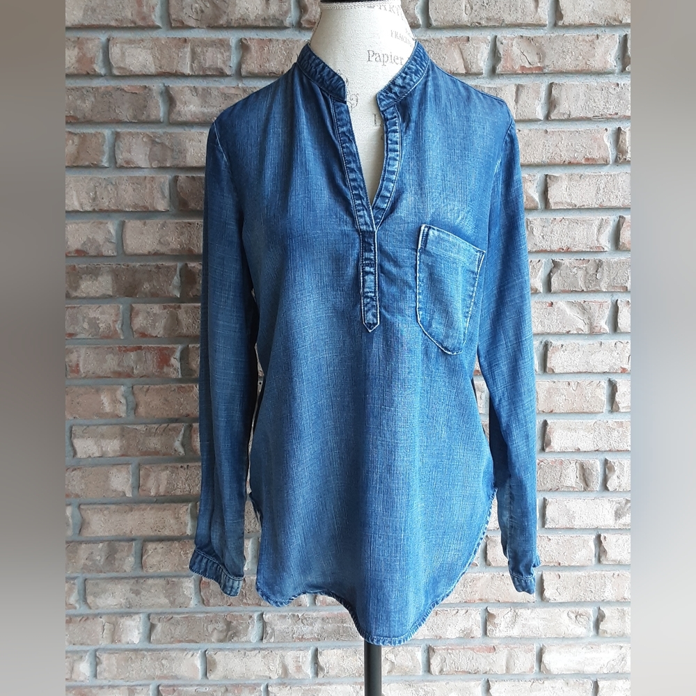 Bella Dahl Long Sleeve Chambray Tencel Pop Over Top Size Medium.